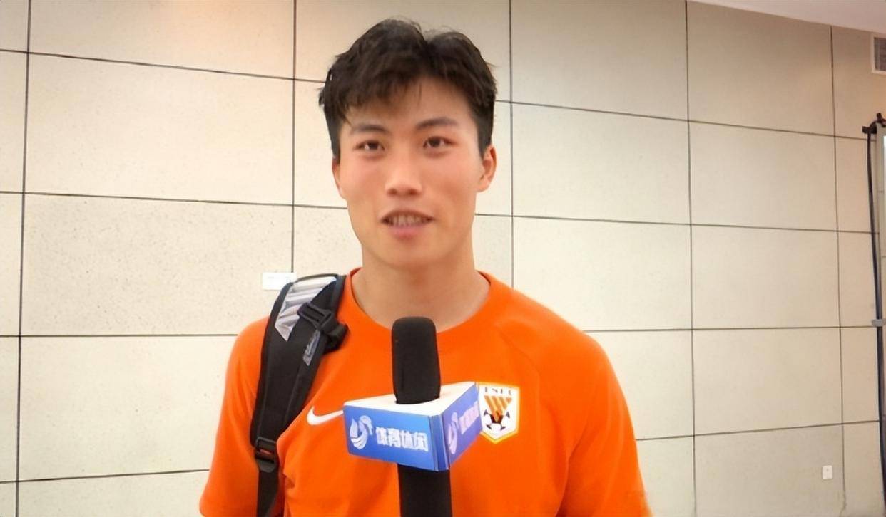 乐鱼app关于冲刺阶段中超传出新动向；埃因霍温刷新队史纪录；管理层表态——气氛紧张；数据趋势出现新变化的信息